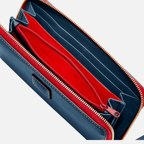 Nwt Dooney & Bourke Florentine Large Zip Around Wristlet Denim - Picture 3 of 3